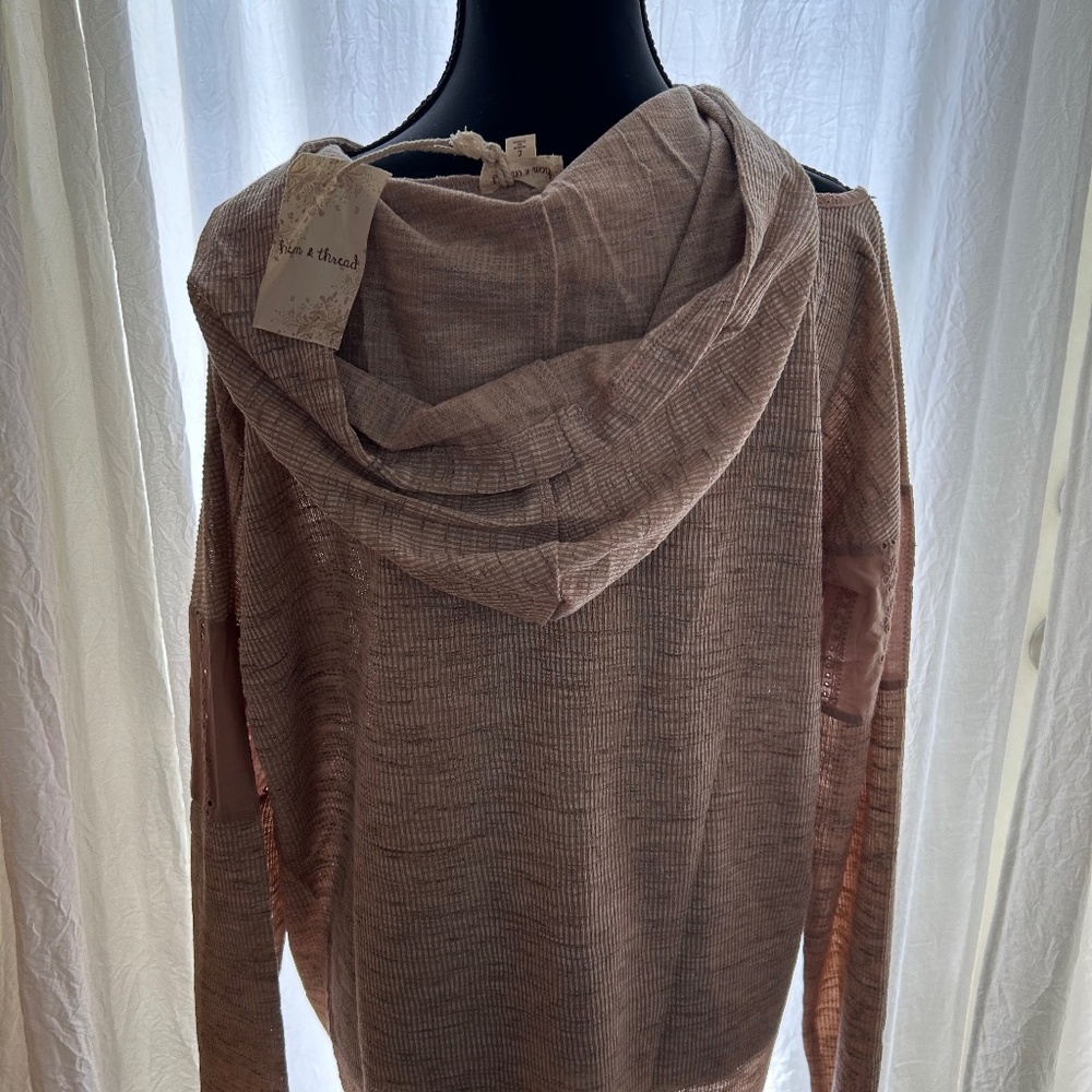Hem & Thread PEEK A BOO SHOULDER SIZE LARGE